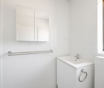 Two-Bedroom Unit in Quiet Queanbeyan Street - Photo 6