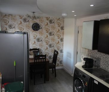4 bed house to rent in Hickory Avenue, Colchester - Photo 3