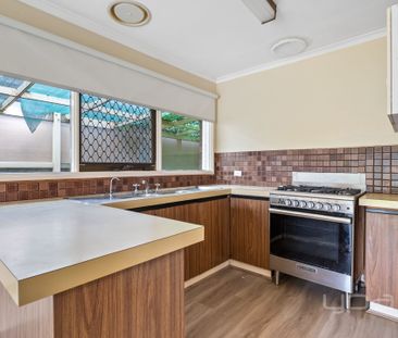 3 BEDROOM FAMILY HOME - Photo 4