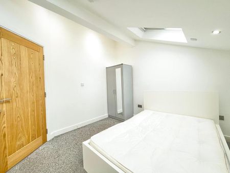 1 bedroom in a flat share to rent - Photo 5