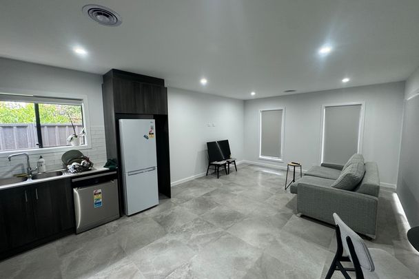 2 BEDROOM TOWNHOUSE! - Photo 1