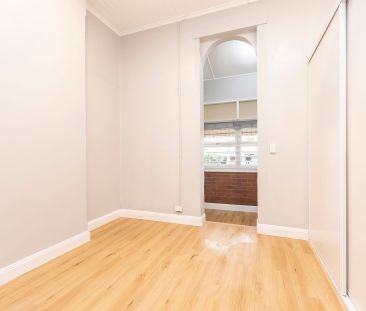 Renovated three bedroom terrace with garage-HOLDING DEPOSIT RECEIVED! - Photo 6