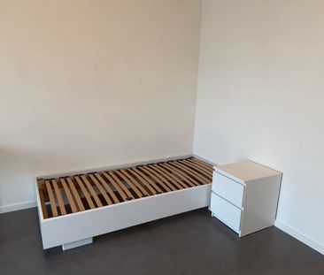 Gemeubelde studio met terras op vlot bereikbare locatie - Photo 1