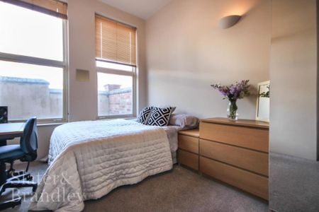 4 bedroom apartment to rent - Photo 5