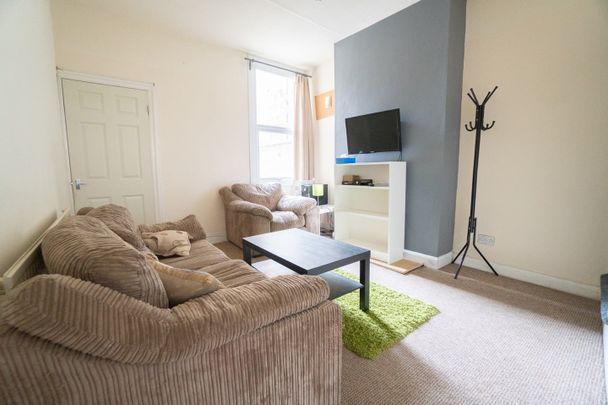 2 Bed Terraced House, Tudor Road, LE3 - Photo 1