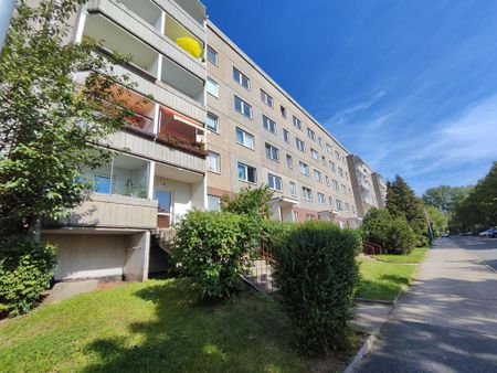 Am Stadtrand gelegene 3-Raum-Wohnung mit Balkon - Foto 3