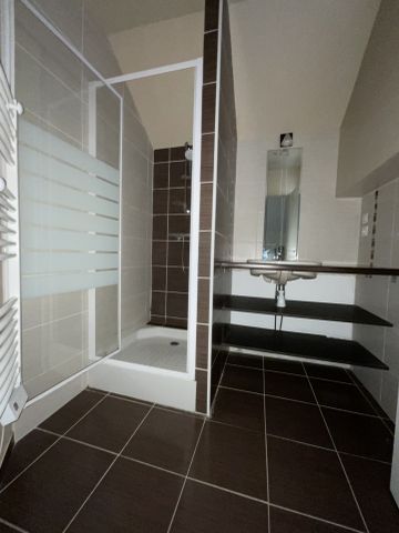 A LOUER - Quartier Palais Jacques Cœur - Appartement de standing de 117m² avec garage et dépendances. - Photo 2