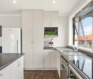 A home of elegance, ease and true tranqulity - Photo 4