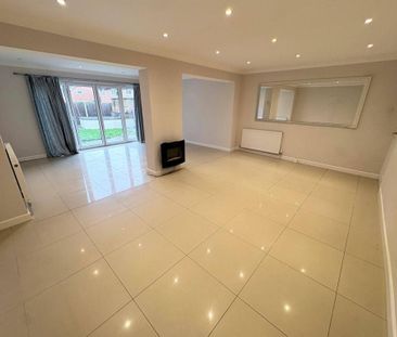 3 bedroom end of terrace house to rent - Photo 1