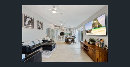 UNIQUE CALOUNDRA WEST HOME - Photo 4