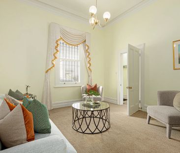 Charming Bluebell Cottage in Prestigious East Melbourne - Photo 1