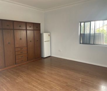 ONE BEDROOM IN SHARE HOUSE WITH BILLS INCLUDED - Photo 1
