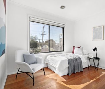 Charming 3-Bedroom Family Home with Modern Comforts and Outdoor Appeal - Photo 6