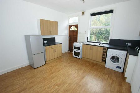 3 bedroom terraced house to rent - Photo 4