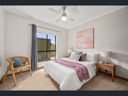 Large family home in Superb location - Photo 3