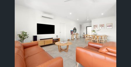 No, you're not dreaming. This stunning home is absolutely real! - Photo 2