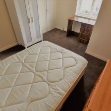 4 bedroom House in Langdale Gardens, Leeds - Photo 1