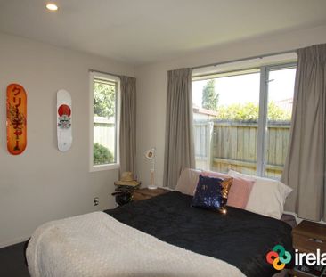 Neat and Tidy Three Double Bedroom Standalone Townhouse - Photo 3