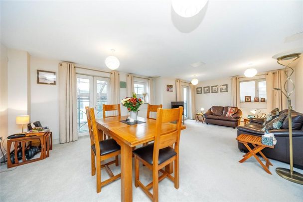 2 bedroom flat to rent - Photo 1