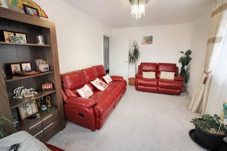 3 bedroom apartment to rent - Photo 2