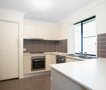 We are delighted to offer this spacious 4 bedroom family home for r... - Photo 2