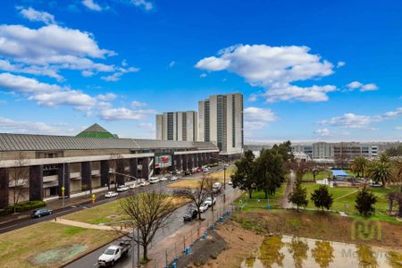 Surprisingly Spacious One-Bedroom Apartment - Photo 2