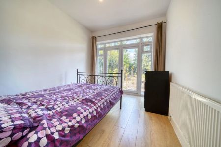 3 Bedroom Apartment - Photo 5