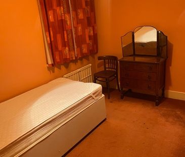 4 Bed Terraced House, St. Johns Road, HA9 - Photo 3