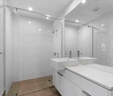 Townhouse in Parkinson Huge, Contemporary Duplex Style 4 Beds Townh... - Photo 5