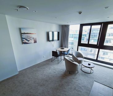 Ready to move in - fully furnished unit - Photo 2