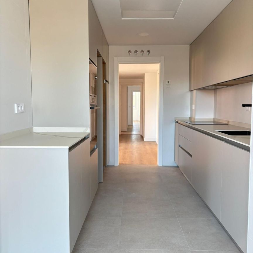 Piso de alquiler en Calle de José Ribera, Prado de Somoaguas - Photo 1