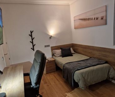 Apartamento de alquiler en Avenida del Príncipe de Asturias, Centro - Photo 4