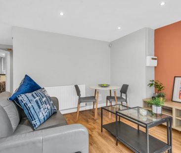 2 bedroom flat to rent - Photo 2