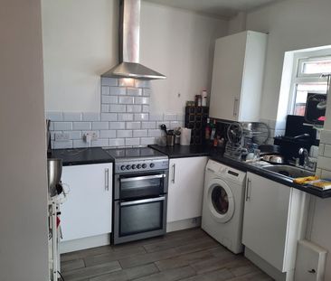 3 Bed Terraced House, South Grove, M13 - Photo 4