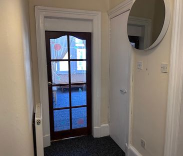 2 Bed Flat, Allison Street, G42 - Photo 1