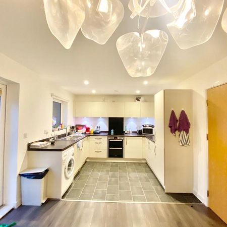 4 bedroom flat to rent - Photo 3