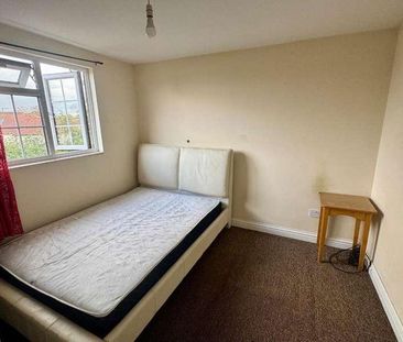 Cippenham Lane, Slough, Berkshire, SL1 - Photo 6