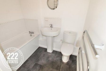 Greenings Court - Warrington - WA2 - Photo 4