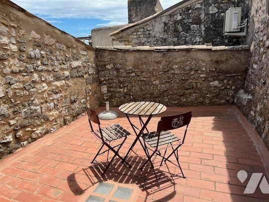 A LOUER MAISON DE VILLAGE MEUBLEE avec TROPEZIENNE - Photo 1