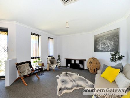 EASY STYLE FOR EASY LIVING - Photo 5