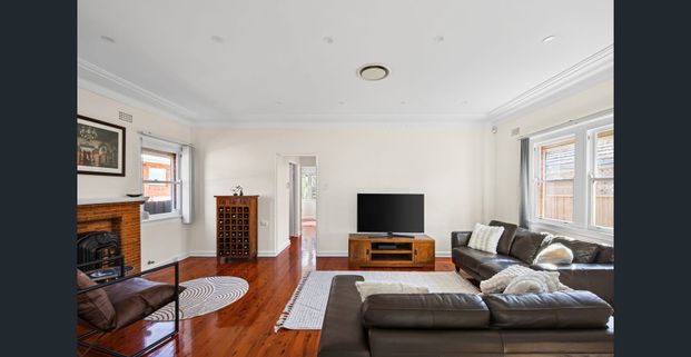 Single Level Allure, Park-Side Setting, Steps To The Station - Photo 1