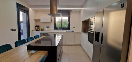 Luxury Villa for rent in Torrevieja, Spain - Photo 2