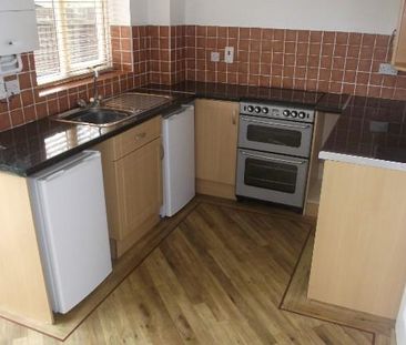 2 bedroom semi-detached house to rent - Photo 3