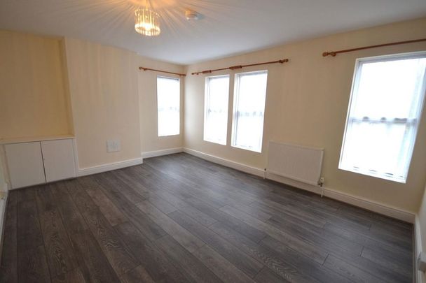 2 bedroom end of terrace house to rent - Photo 1