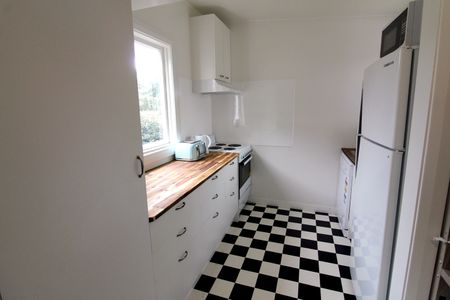 Duke Street Villa 5 bedroom or 7 bedroom - Available now! - Photo 5