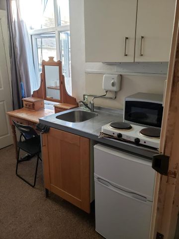 Studio to rent - Photo 3