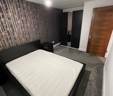 5 Bed Semi-Detached House, Jasmine Close, IG1 - Photo 3