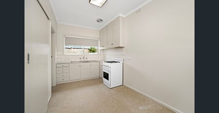 HIDDEN GEM IN THE HEART OF BENTLEIGH ! - Photo 3