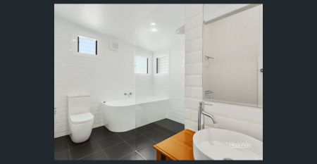 Classic Gable Renovated Cottage - Photo 2