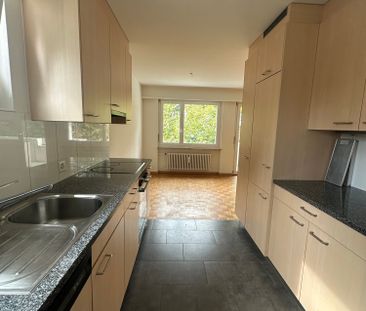 Sonnige 4.5 Zimmer-Wohnung mit Balkon - Photo 4